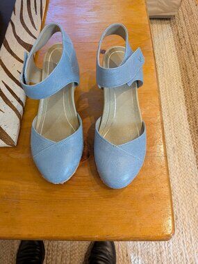 Totally Chic & Comfy Vionic Women's Loika Wedge Shoes